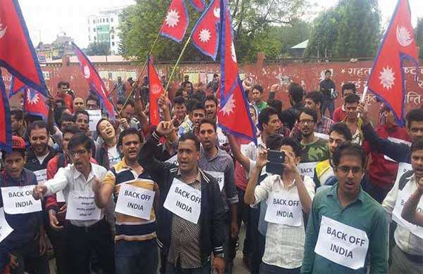 भारतीय हस्तक्षेपविरुद्ध  युवाहरु सडकमा