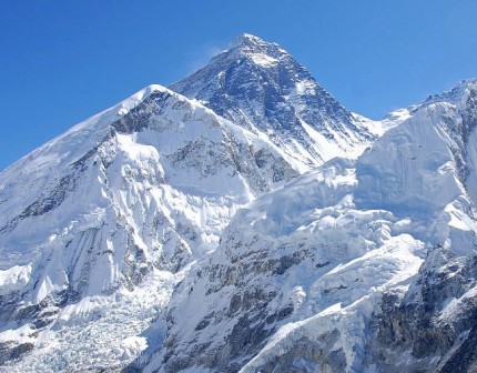 सगरमाथा ५० वर्षयताकै तातो