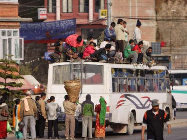 यातायात व्यवसायीको दादागिरीले लामाे रुटमा बस थप गरिएन