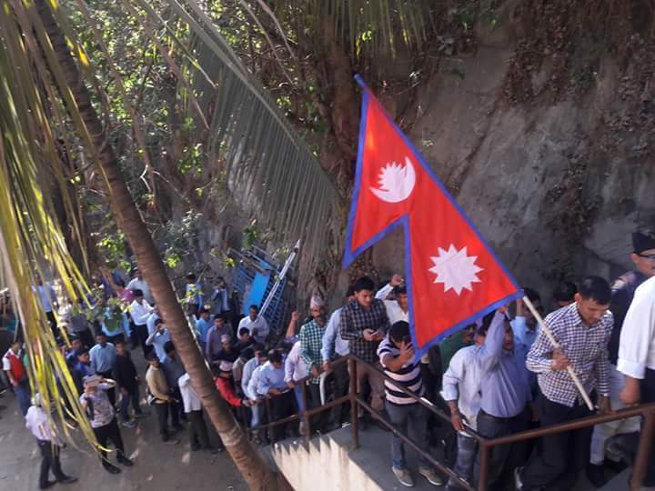 संविधान संशोधनको प्रस्तावविरुद्ध भारतकाे मुम्बइमा पनी बीराेध सभा