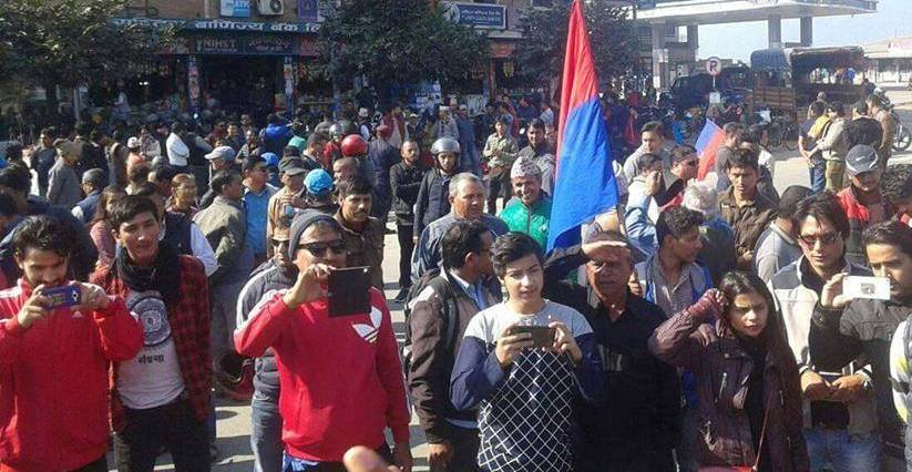 तिवारी हत्याको विरोधमा चितवनमा प्रदर्शन, दोषीलाई तत्काल कार्वाही नभए चितवन बन्द गर्ने चेतावनी