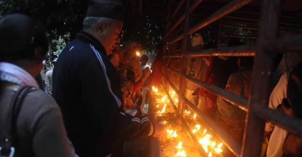 आज बालाचतुर्दशी,दिवंगत पितृको नाममा बत्ती बालिदै