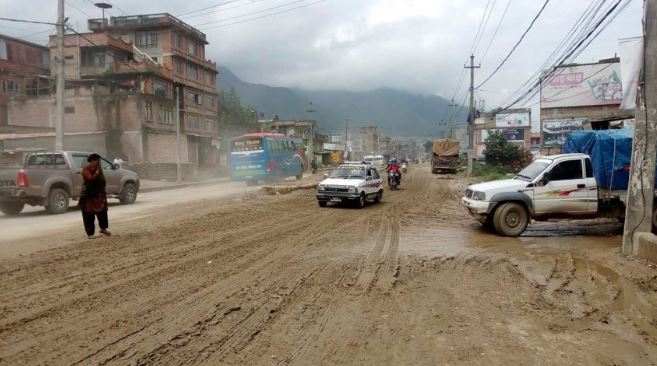 चाबहिल–साँखु सडकखण्डमा धुलो र धुवाँले कुहिरी मण्डल